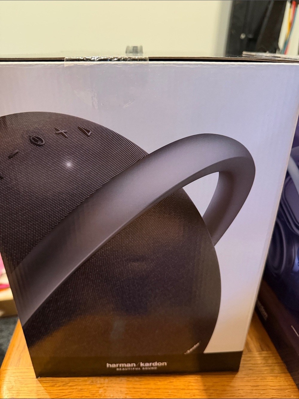 Harman Onyx Studio 7 Portable Bluetooth Speaker — Black - Picture 3 of 3